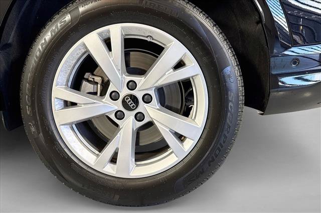 Used 2025 Audi Q5 Premium w/ Convenience Package AWD/4WD image 29