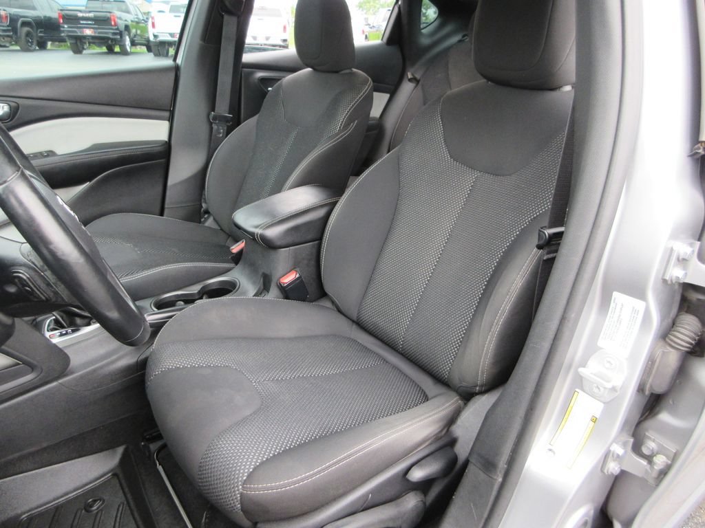 Used 2016 Dodge Dart SXT FWD image 17