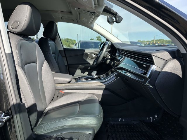Used 2023 Audi Q7 2.0T Premium w/ Convenience Package AWD/4WD image 12