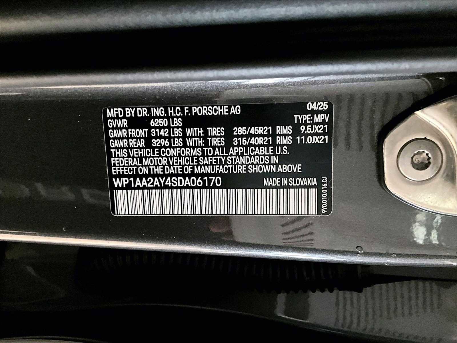 Used 2025 Porsche Cayenne image 37