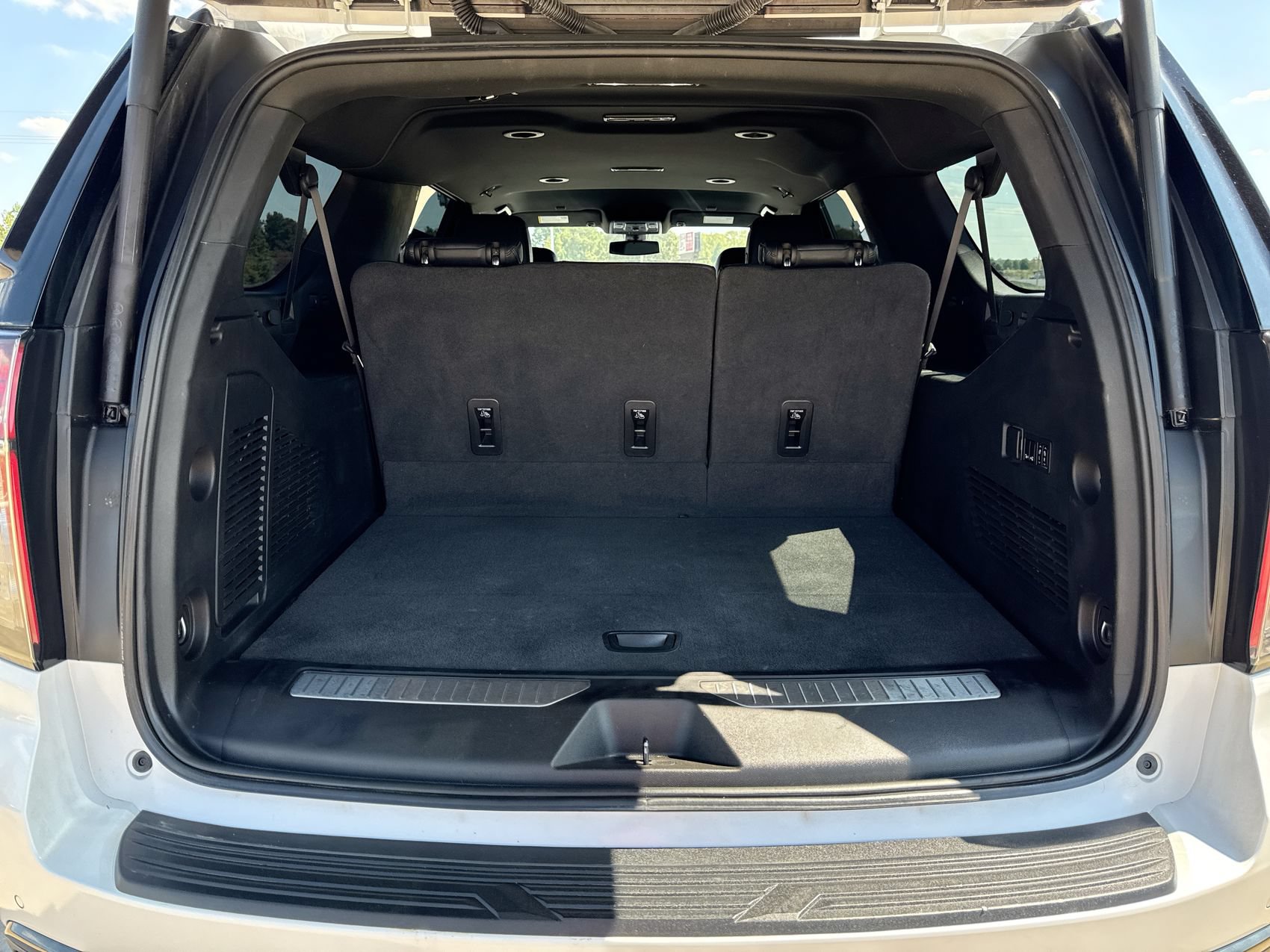 Used 2022 Chevrolet Suburban Z71 w/ Luxury Package AWD/4WD image 23