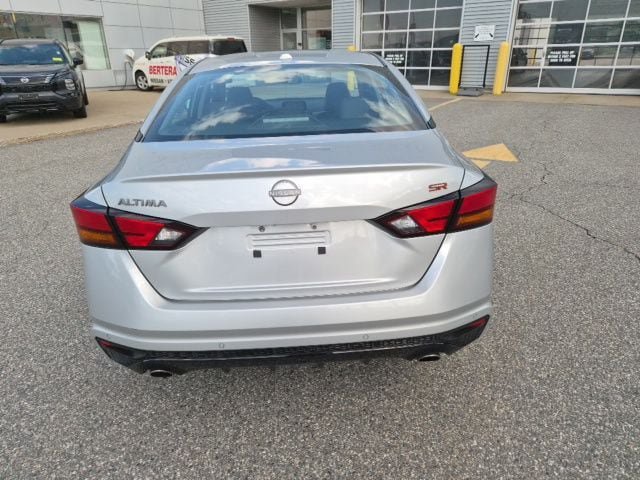Used 2024 Nissan Altima 2.5 SR FWD image 7