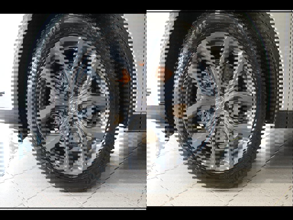 Used 2023 Acura MDX A-Spec image 9