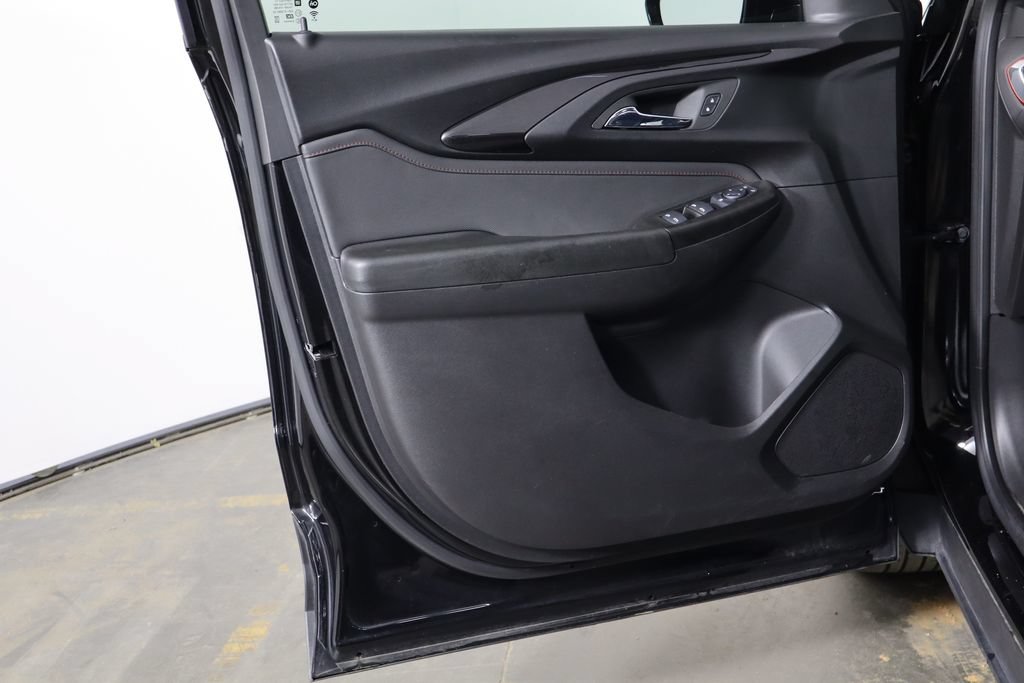 Used 2023 Chevrolet TrailBlazer RS FWD image 19