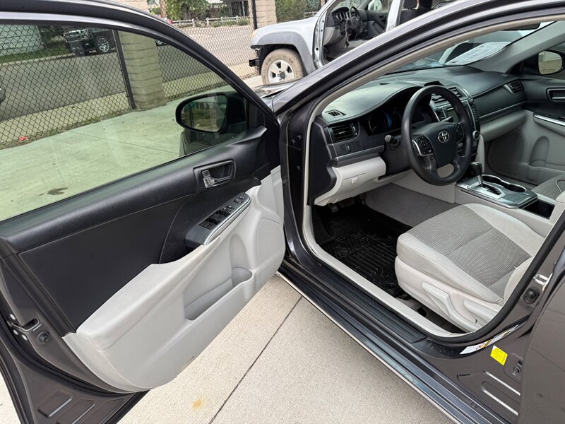 Used 2013 Toyota Camry LE FWD image 11
