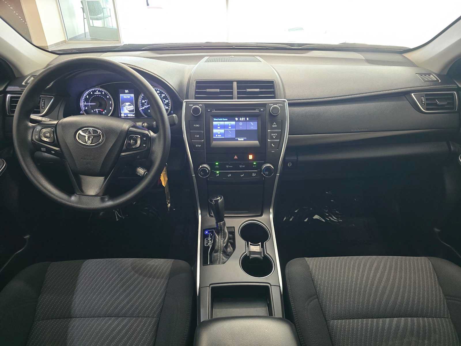 Used 2017 Toyota Camry LE FWD image 10
