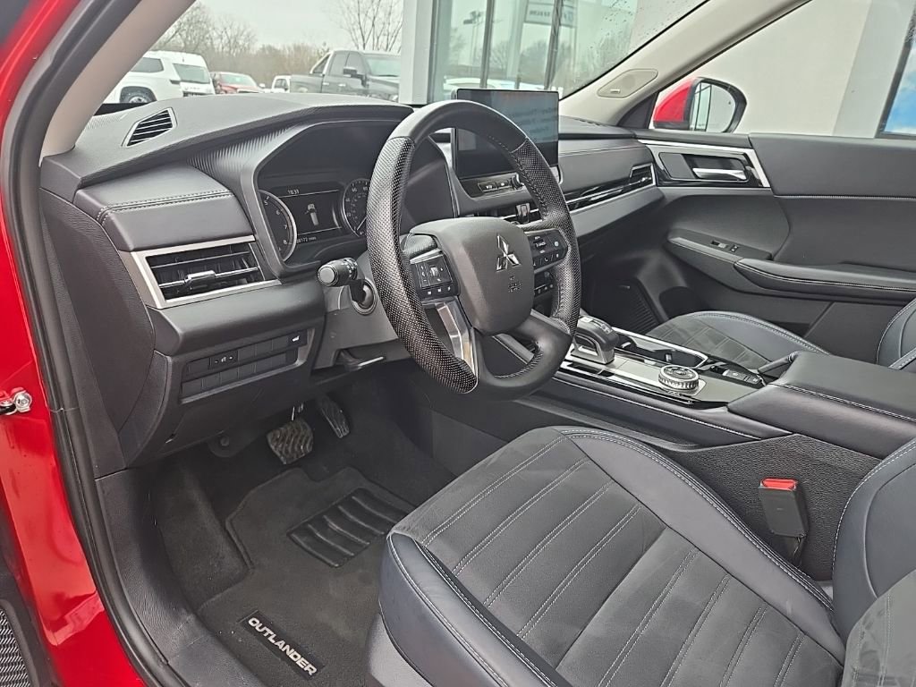 Used 2025 Mitsubishi Outlander SE image 33