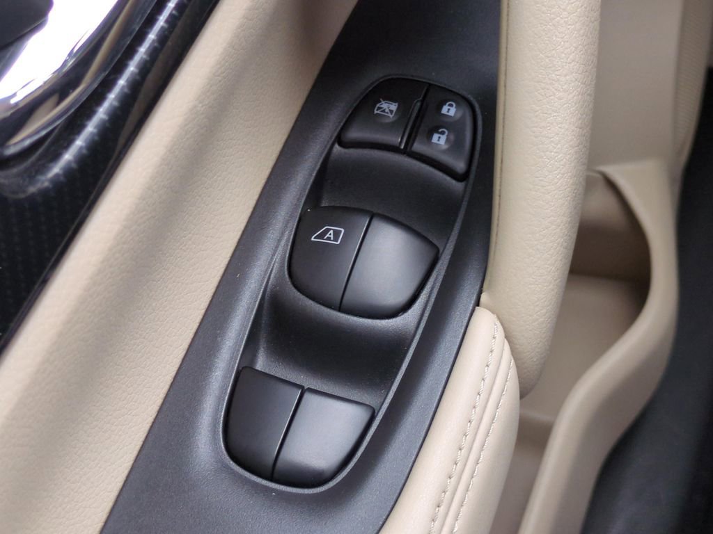 Used 2017 Nissan Rogue SL w/ SL Premium Package image 22