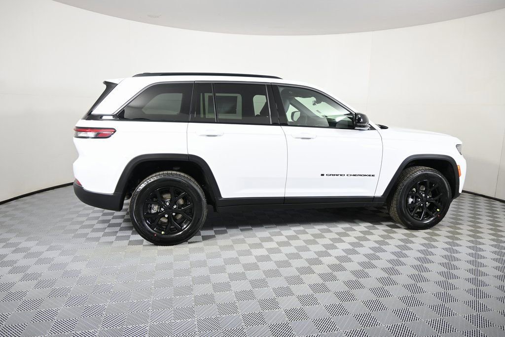 New 2026 Jeep Grand Cherokee Laredo image 7