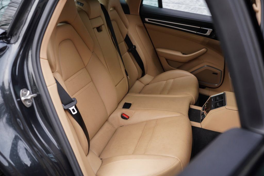 Used 2022 Porsche Panamera Platinum Edition image 25