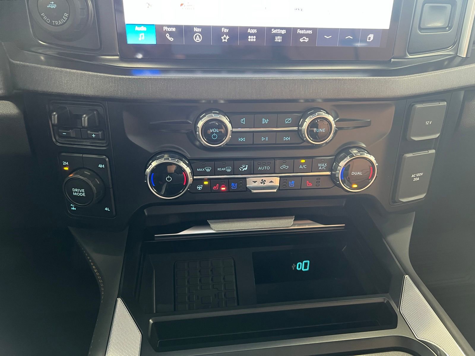 Used 2023 Ford F350 Platinum w/ FX4 Off-Road Package image 14