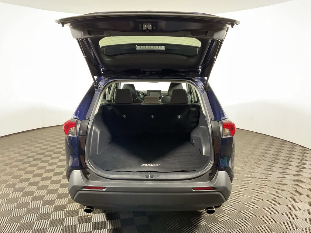 Used 2022 Toyota RAV4 XLE AWD/4WD image 14