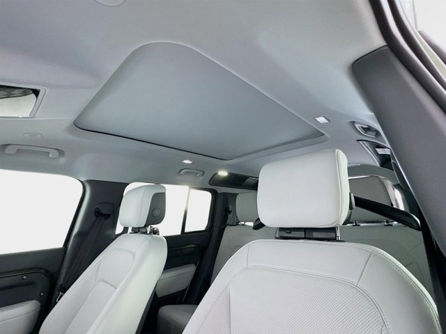 Used 2026 Land Rover Defender 110 X-Dynamic SE image 14