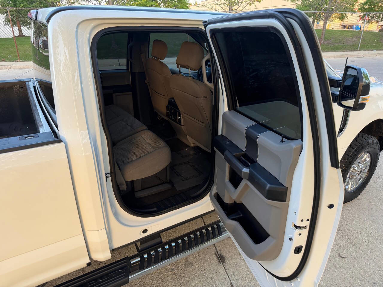 Used 2018 Ford F350 XLT w/ XLT Premium Package AWD/4WD image 28