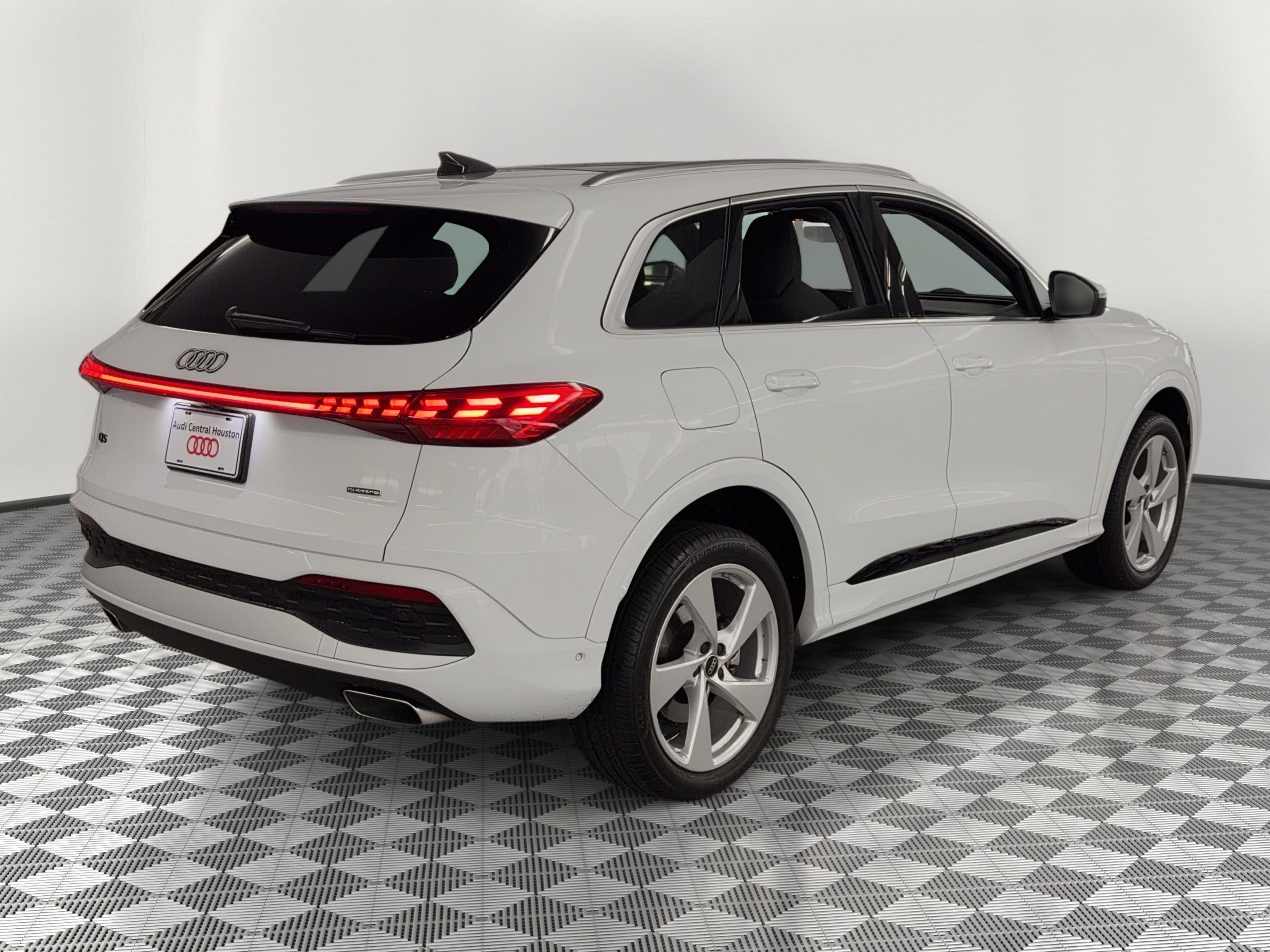 Used 2025 Audi Q5 Premium Plus w/ Premium Plus AWD/4WD image 9