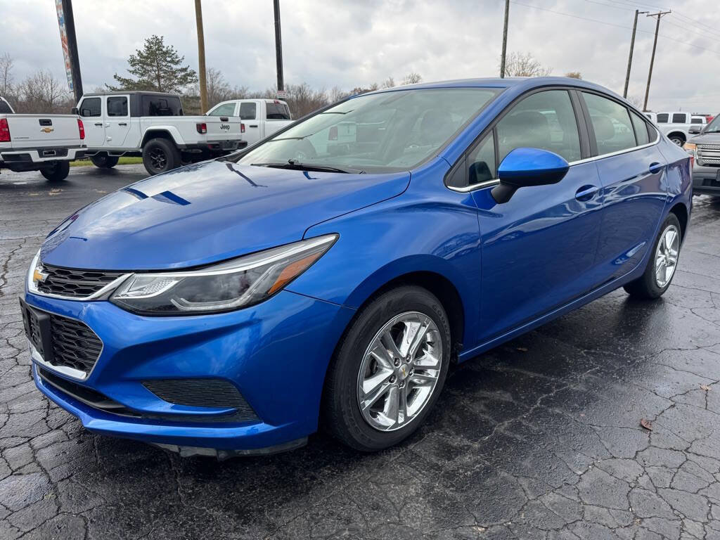 Used 2018 Chevrolet Cruze LT image 2