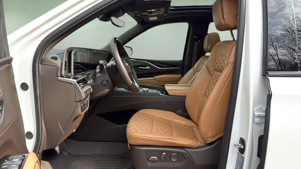 Used 2024 Cadillac Escalade Sport w/ LPO, ONYX Package image 19