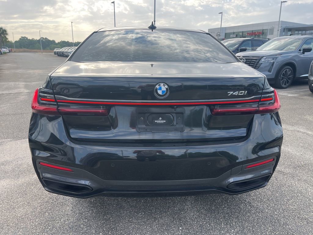 Used 2021 BMW 740i w/ M Sport Package image 26