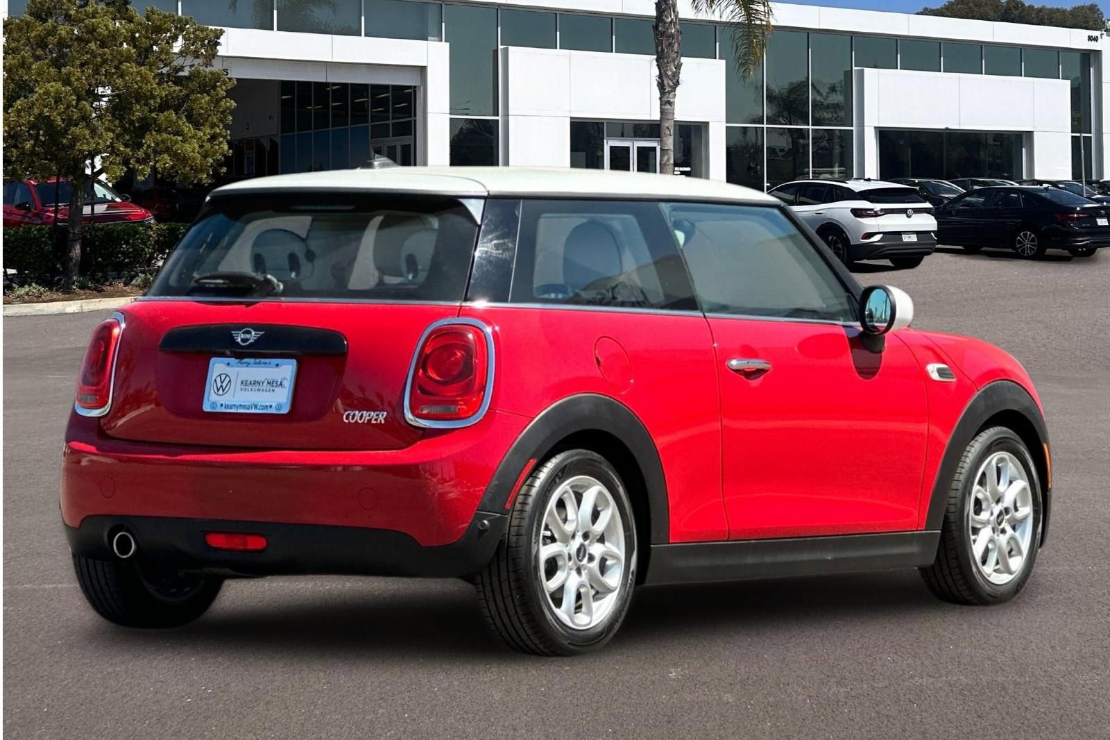 Used 2019 MINI Cooper 2-Door Hardtop w/ Signature Upholstery Package image 3