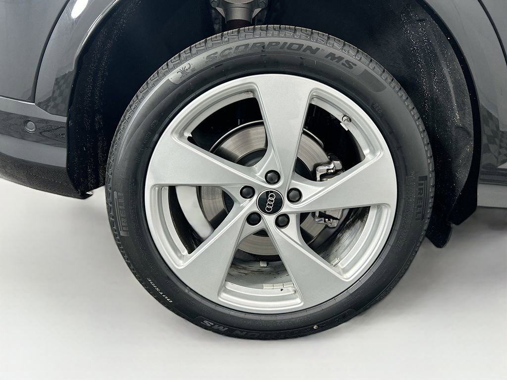 Certified 2025 Audi Q5 Premium Plus w/ Premium Plus image 32