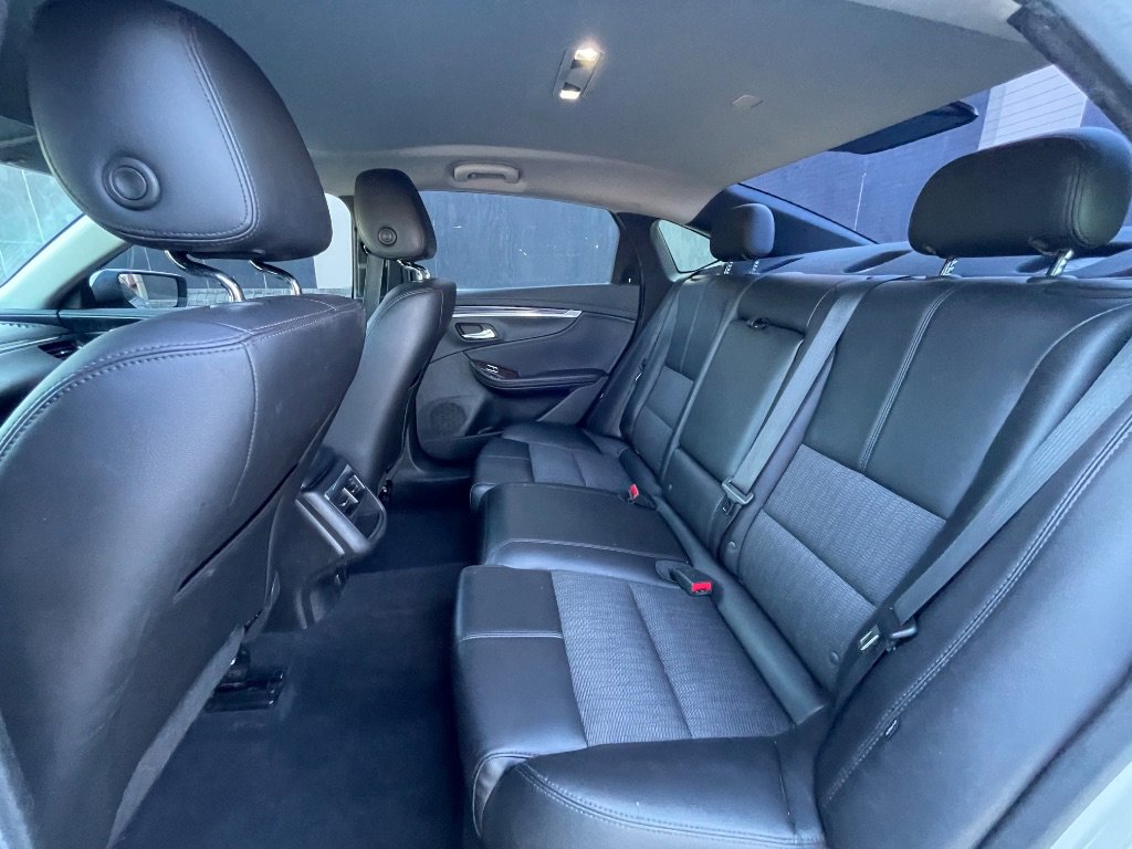 Used 2015 Chevrolet Impala LT FWD image 28
