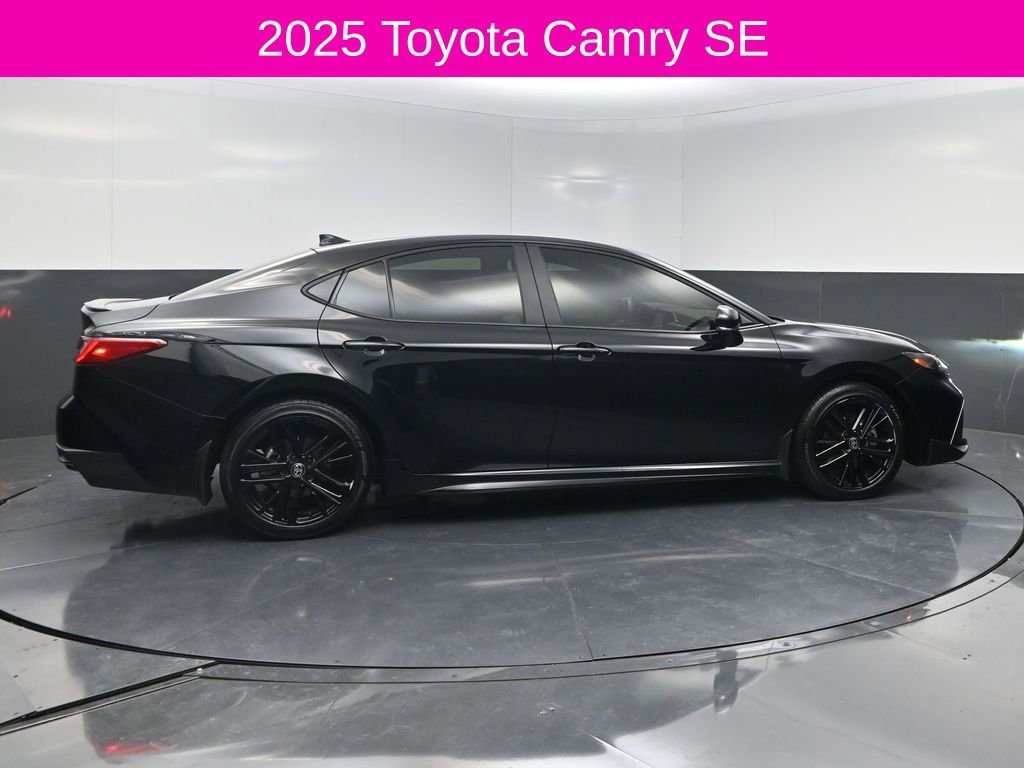 Used 2025 Toyota Camry SE image 4