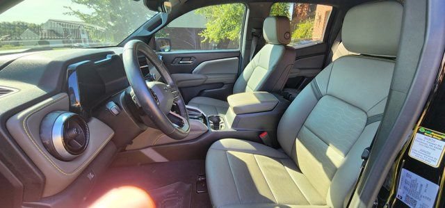 Used 2025 Chevrolet Colorado ZR2 w/ Technology Package AWD/4WD image 6