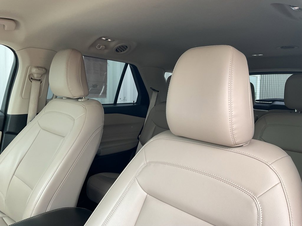 Used 2023 Ford Explorer XLT w/ Equipment Group 202A image 9