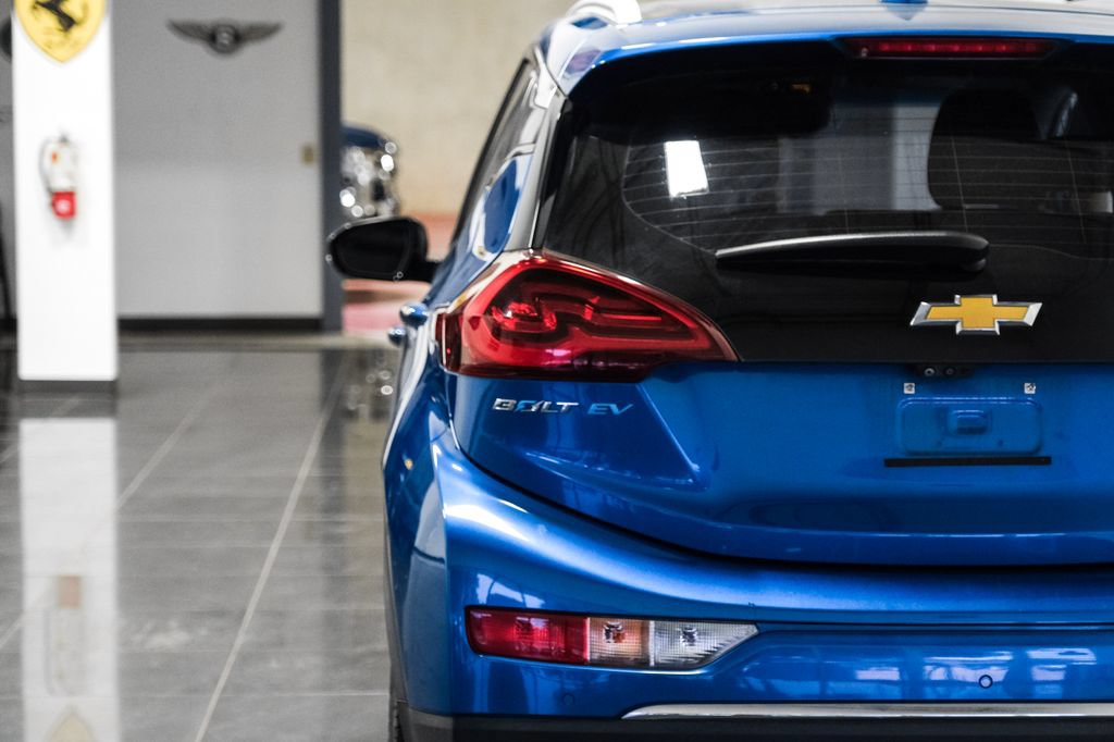 Used 2020 Chevrolet Bolt Premier w/ Infotainment Package FWD image 43