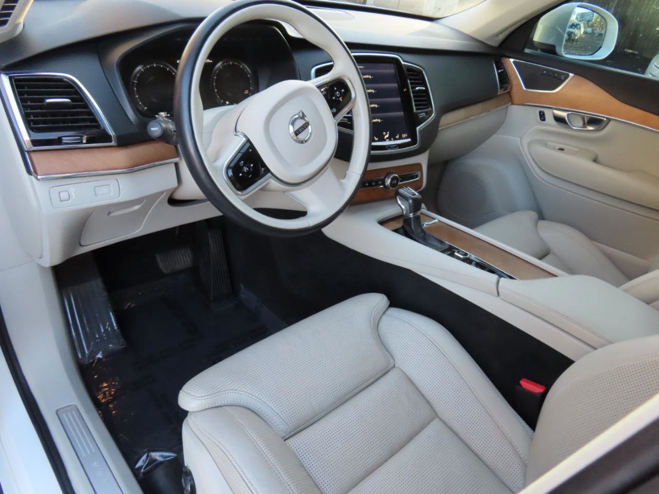 Used 2018 Volvo XC90 T6 Inscription w/ Convenience Package AWD/4WD image 9