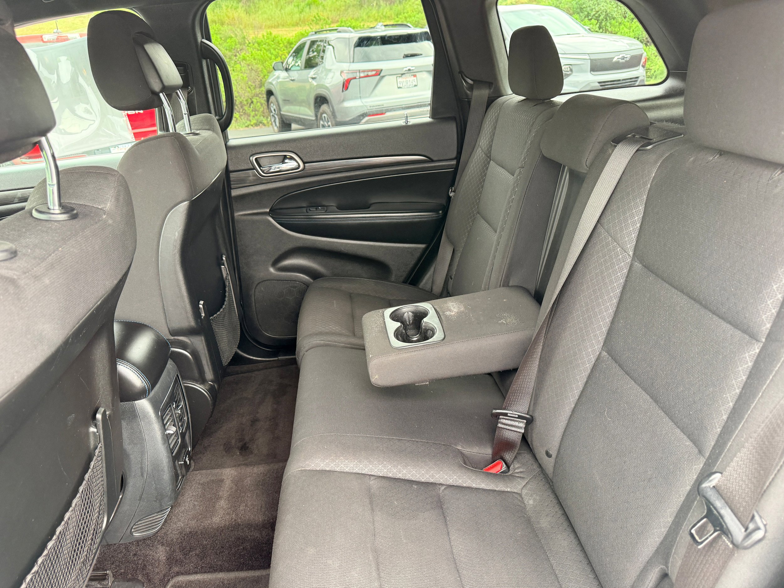 Used 2019 Jeep Grand Cherokee Laredo AWD/4WD image 12