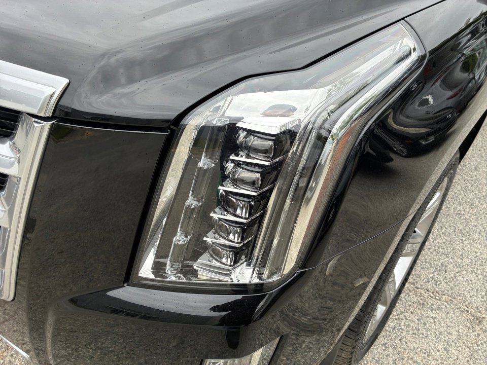 Used 2016 Cadillac Escalade Premium AWD/4WD image 30