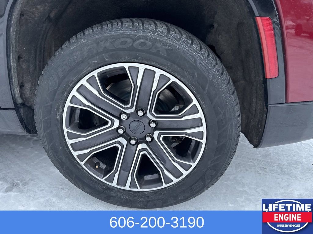 Used 2024 Jeep Wagoneer 4WD w/ Premium Group I image 12