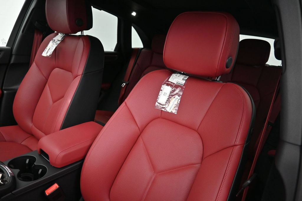 New 2026 Porsche Macan AWD/4WD image 5