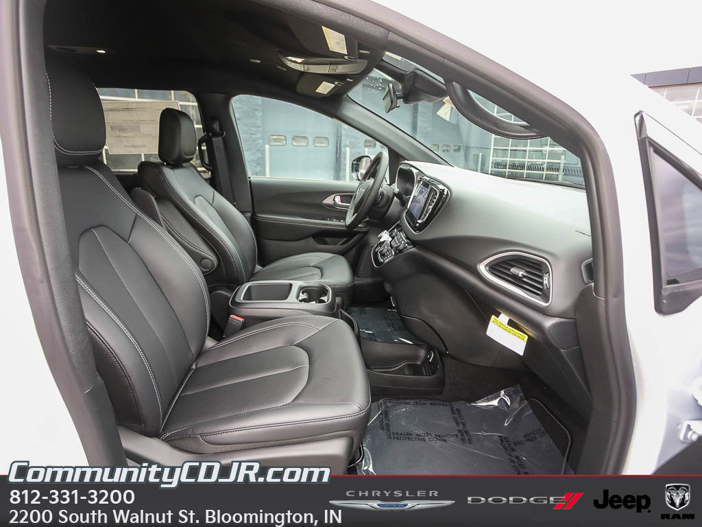 New 2026 Chrysler Voyager LX FWD image 19