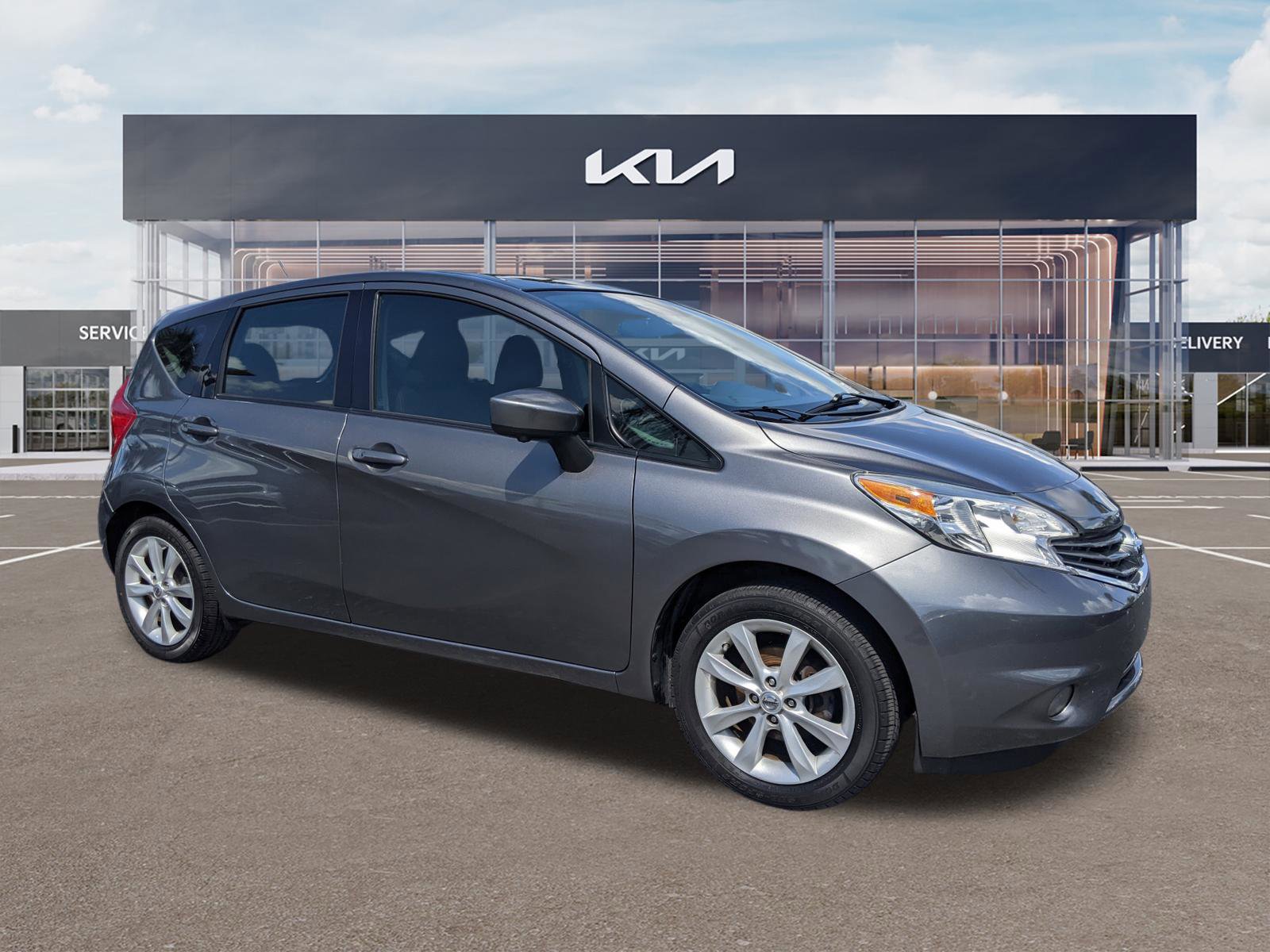 Used 2016 Nissan Versa Note SV image 2