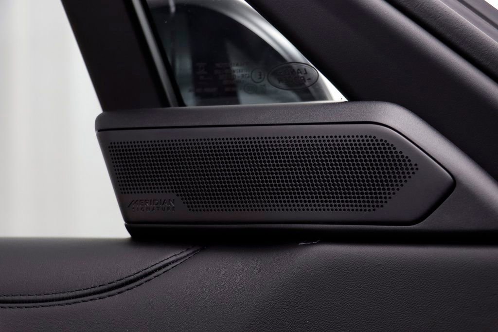 New 2026 Land Rover Range Rover SV image 7