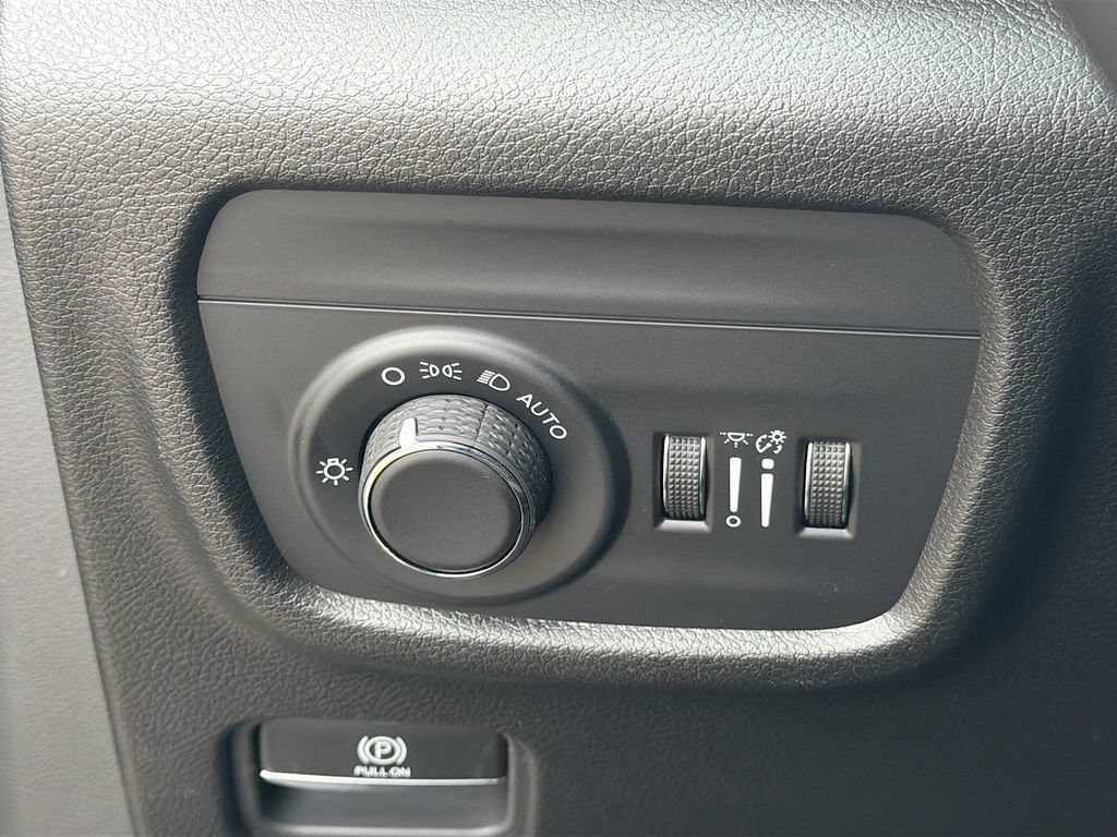 New 2026 Jeep Grand Cherokee Altitude AWD/4WD image 35