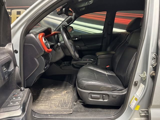 Used 2020 Toyota Tacoma TRD Sport AWD/4WD image 4