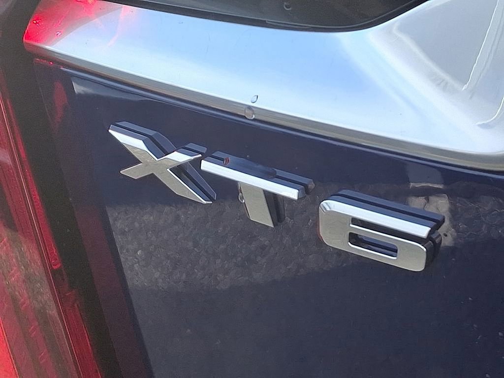 Used 2025 Cadillac XT6 Premium Luxury w/ Technology Package image 11