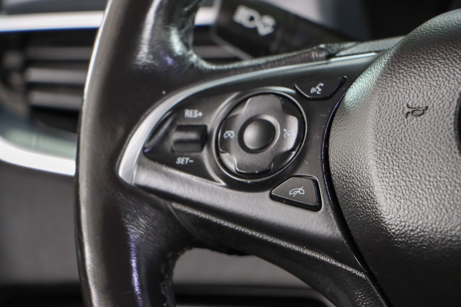 Used 2019 Buick Enclave Essence image 13