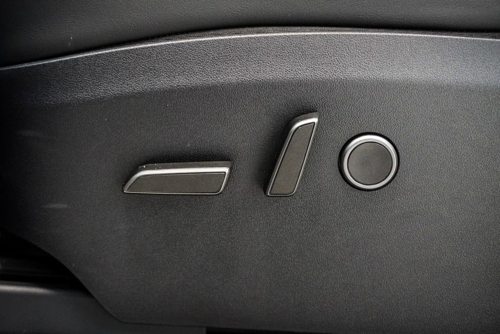 Used 2025 Tesla Model Y Long Range AWD/4WD image 7