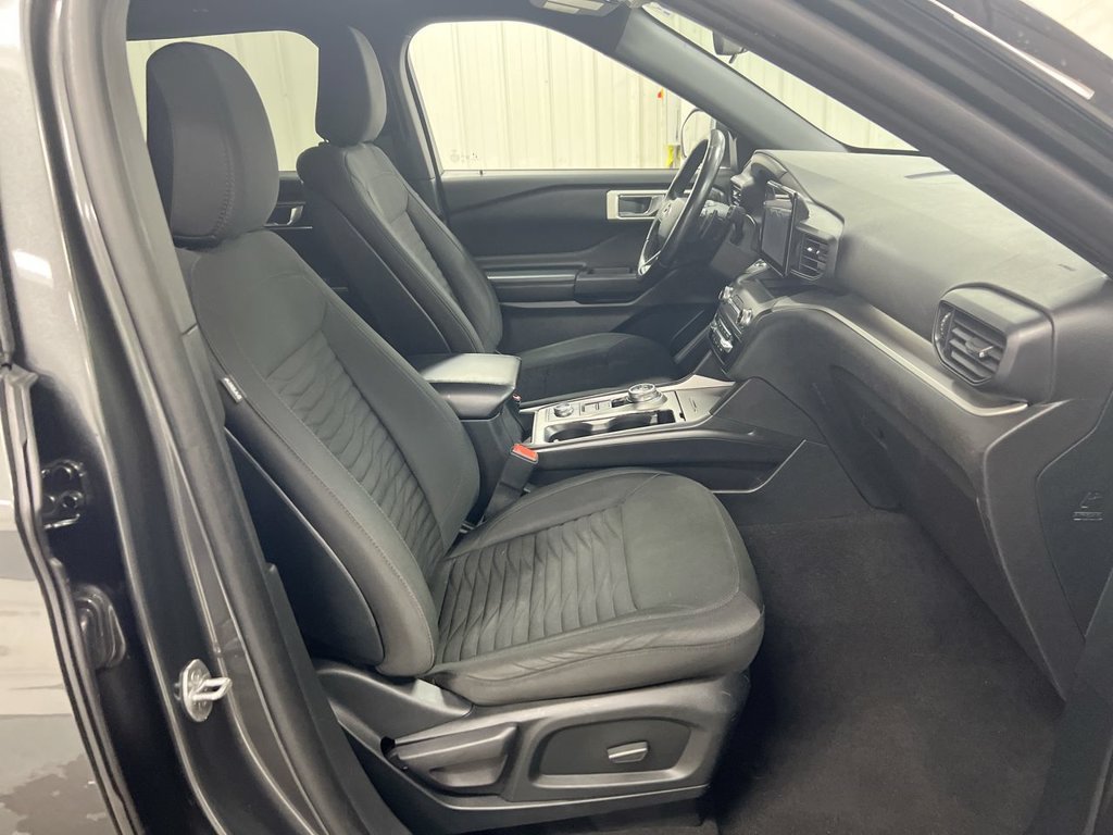 Used 2020 Ford Explorer XLT AWD/4WD image 21