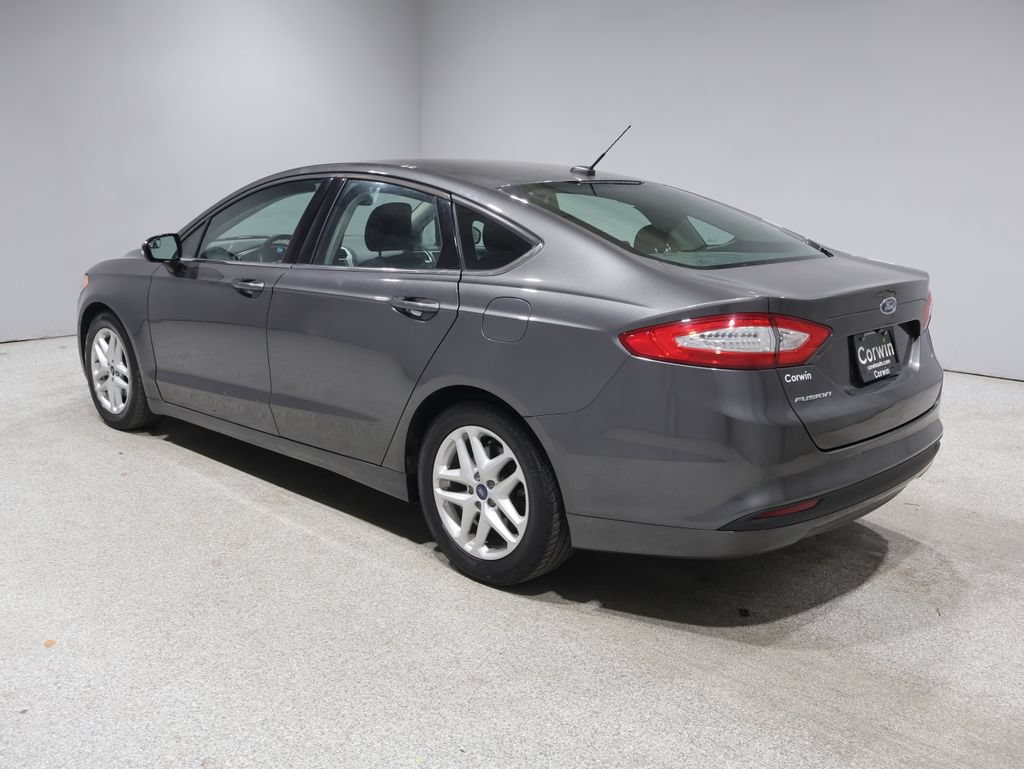 Used 2016 Ford Fusion SE FWD image 4