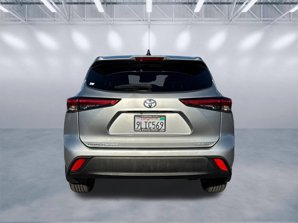 Used 2023 Toyota Highlander LE AWD/4WD image 5