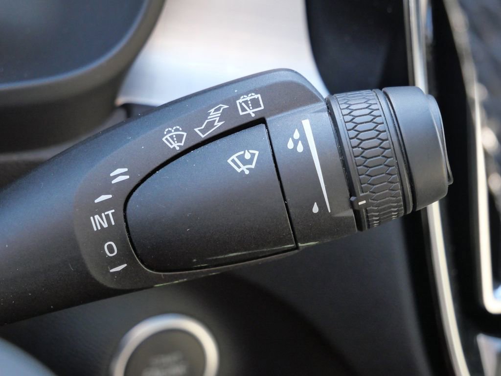 Used 2024 Volvo XC40 B5 Core image 47