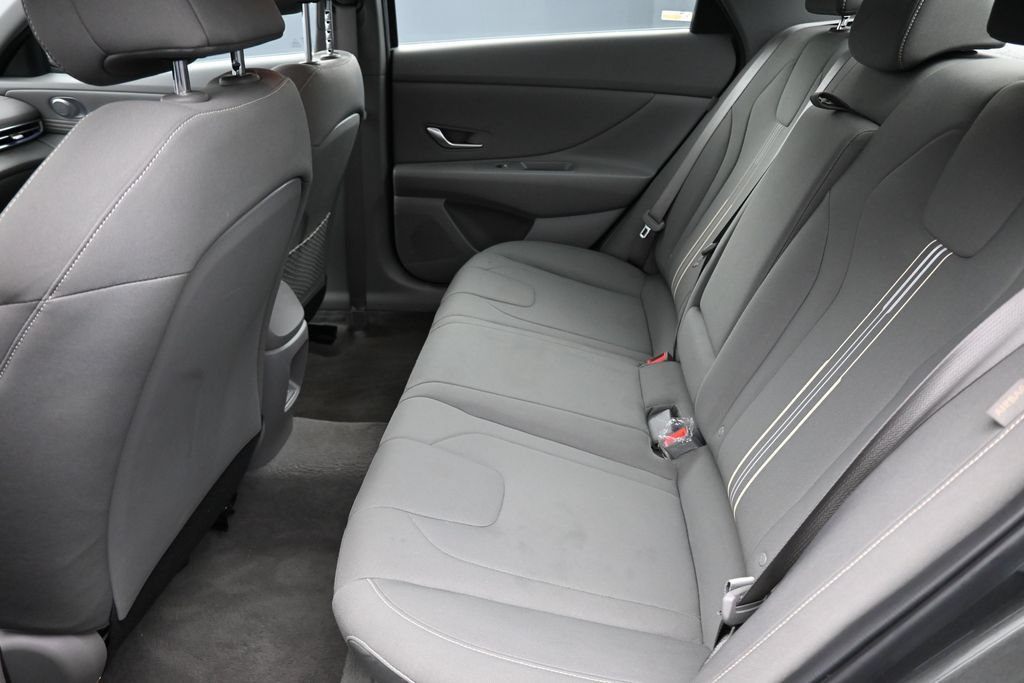 Used 2025 Hyundai Elantra SEL FWD image 12