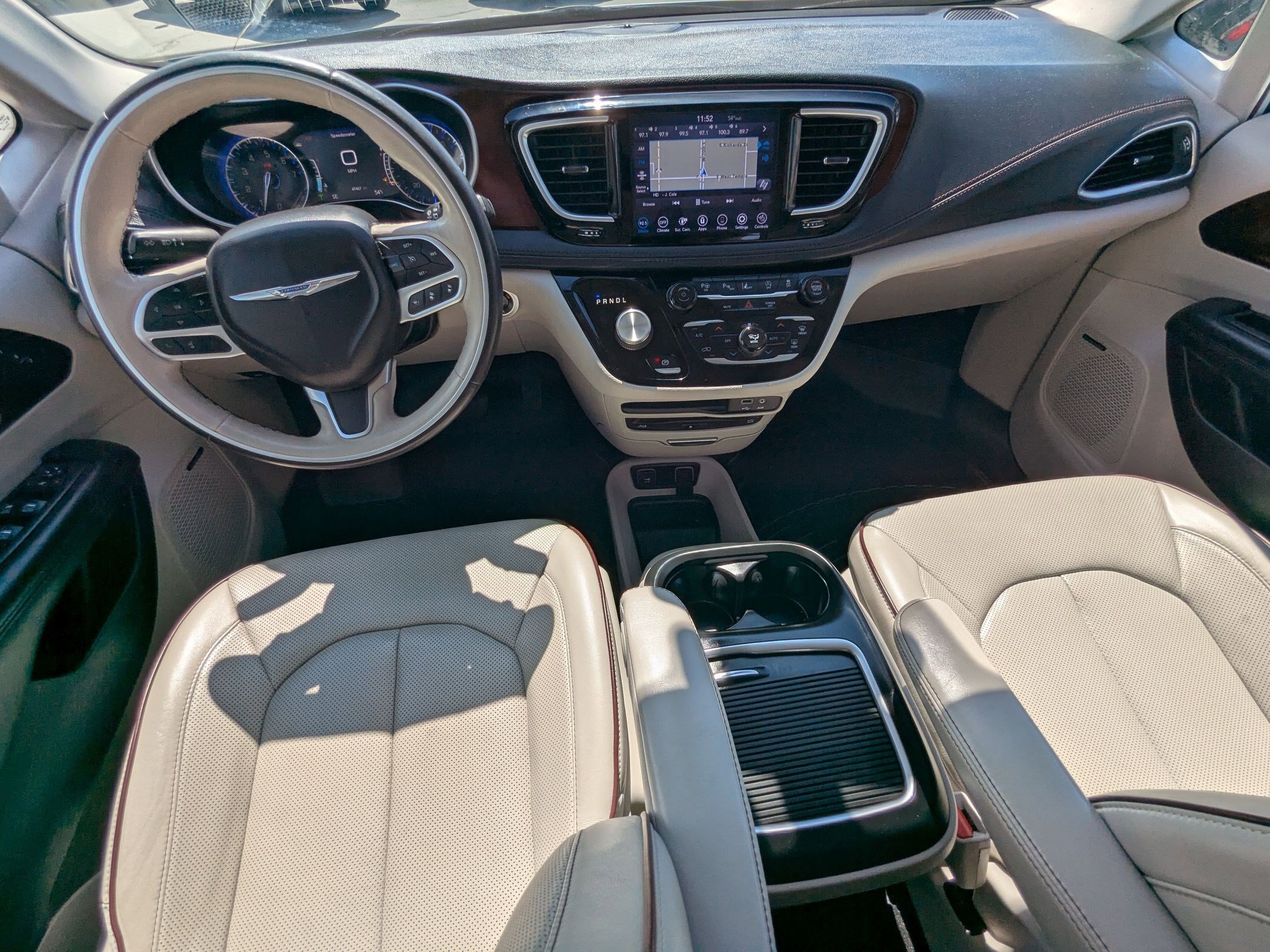 Used 2020 Chrysler Pacifica Limited w/ Advanced Safetytec Group FWD image 27