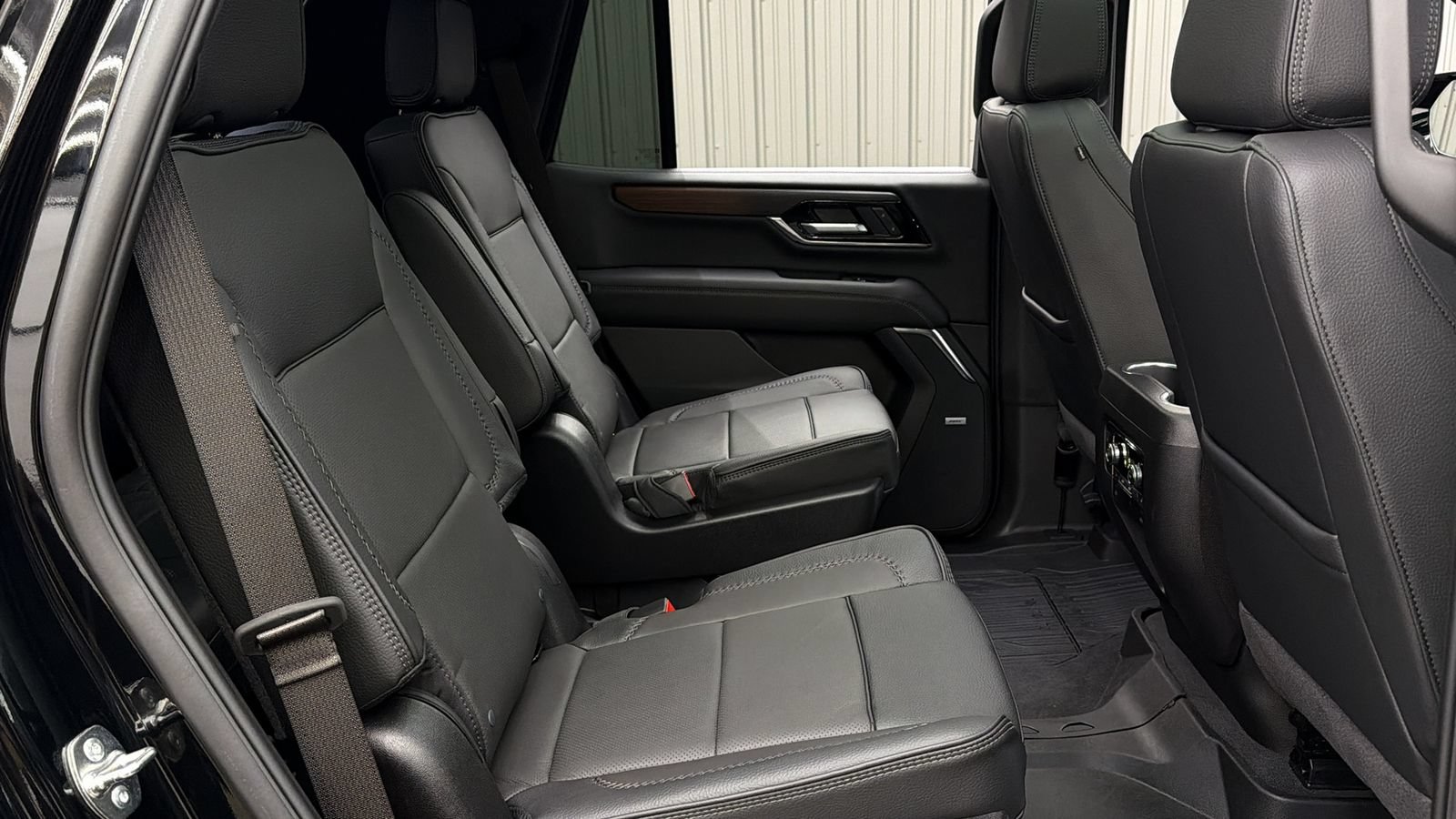 Used 2026 GMC Yukon Denali w/ Sun & Power Step Package AWD/4WD image 38