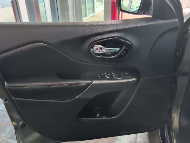 Used 2019 Jeep Cherokee Limited image 20